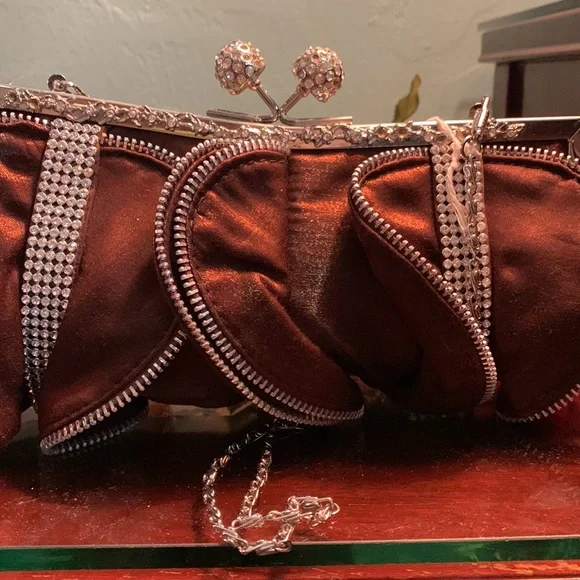 NWT Special occasion purse. Evening bag. “Zipper ruffle” crossbody or clutch - Picture 2 of 5